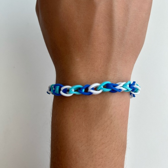 Single Loom Bracelet - Picture 2 of 3